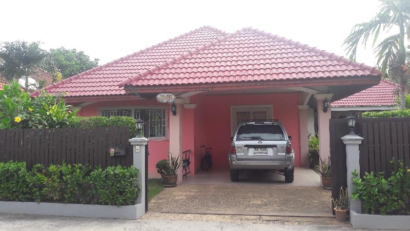 buy or sell Neat 3 bedroom family house east Pattaya at