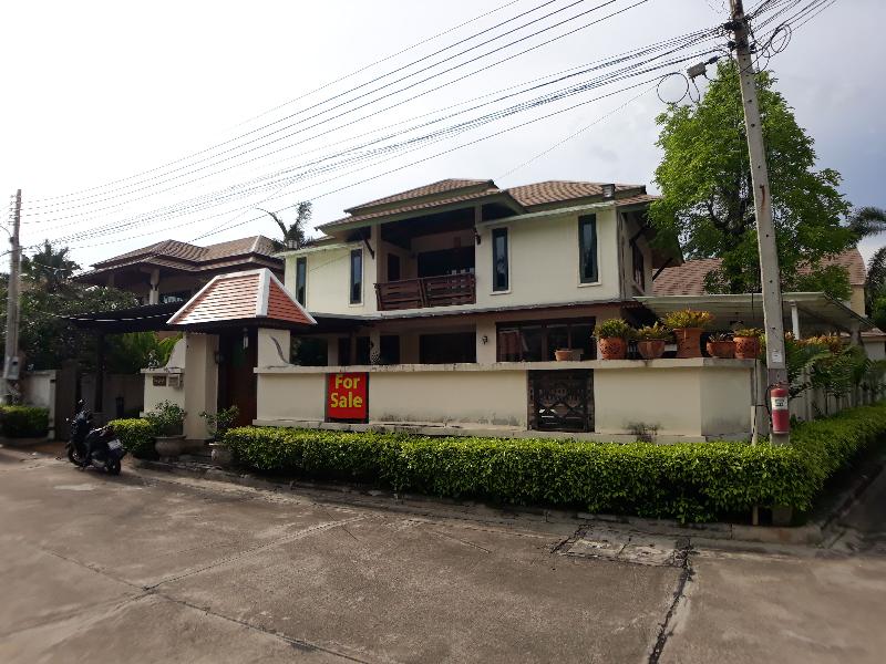 buy or sell 2 storey house in a secured village right city center at
