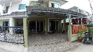 Maison a vendre : Maison mitoyenne à 2 niveaux situé à l Est de Pattaya soi Thung Klom-Tan man 8 a